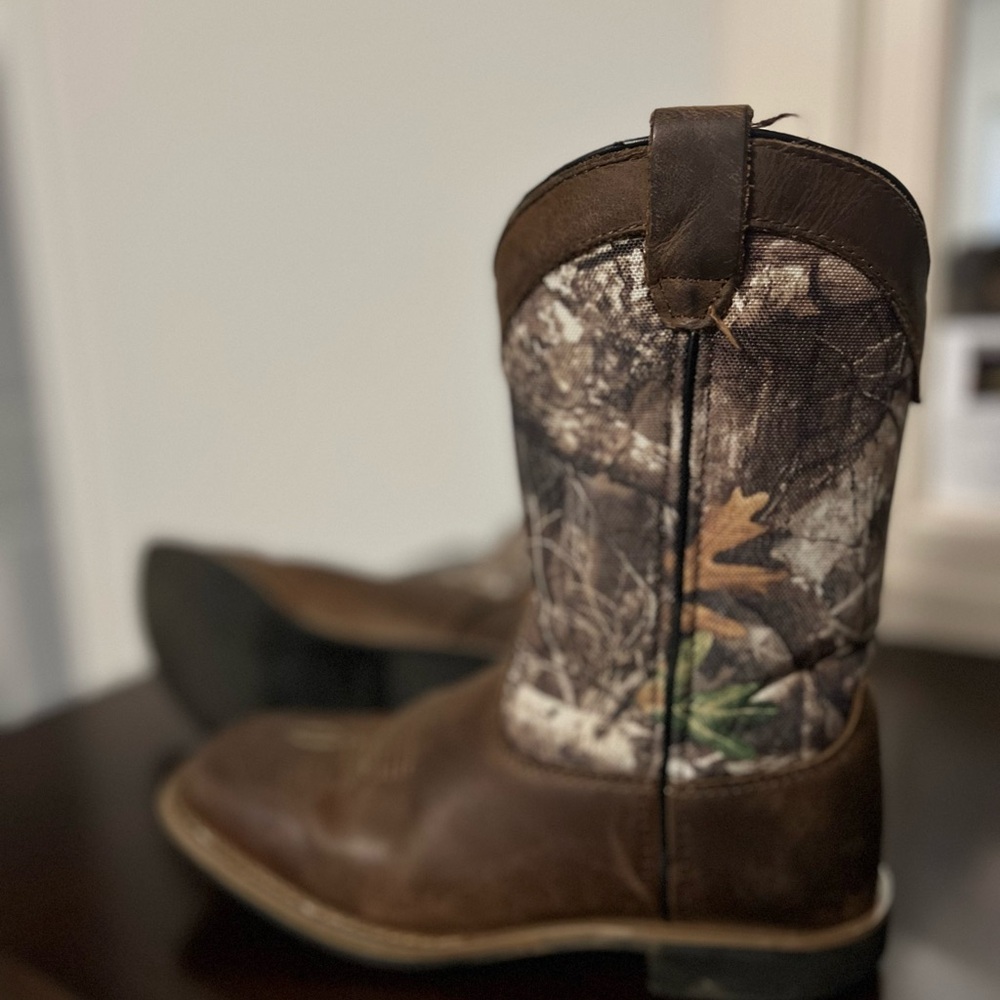Youth Boys Camo/Brown Boots Size 3